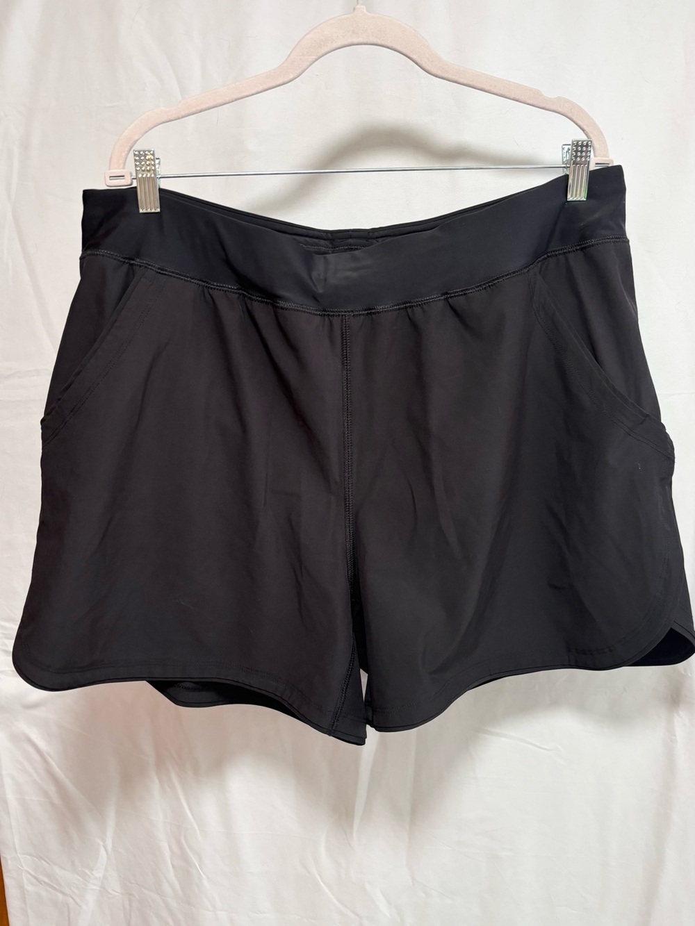 Lands' End Black Athletic Shorts with Wide Waistband and Side Pockets